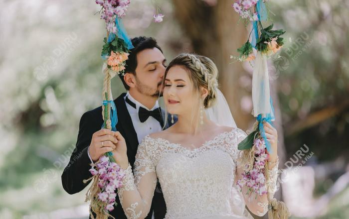 Düğün Fotoğraflarına Şıklık Katan Aksesuarlar