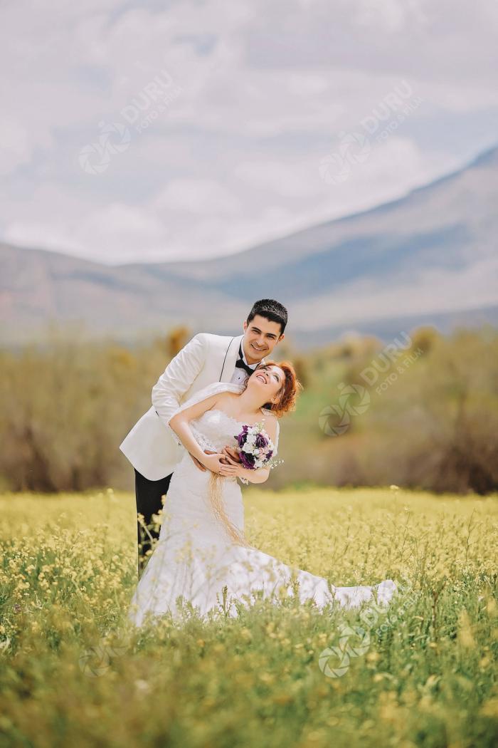 miray mustafa konya beysehir cicek tarlalarinda ve gode dugun fotograflari 03