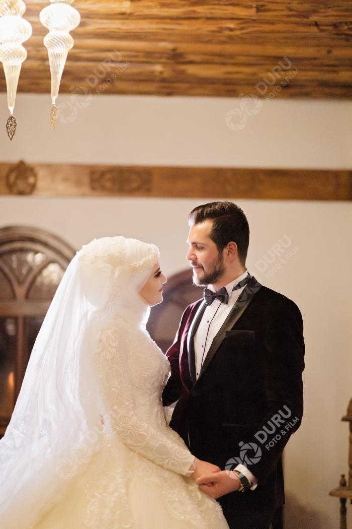 elife enes kis mevsimi karda dugun fotograflari ve tesetturlu dugun pozlari 36